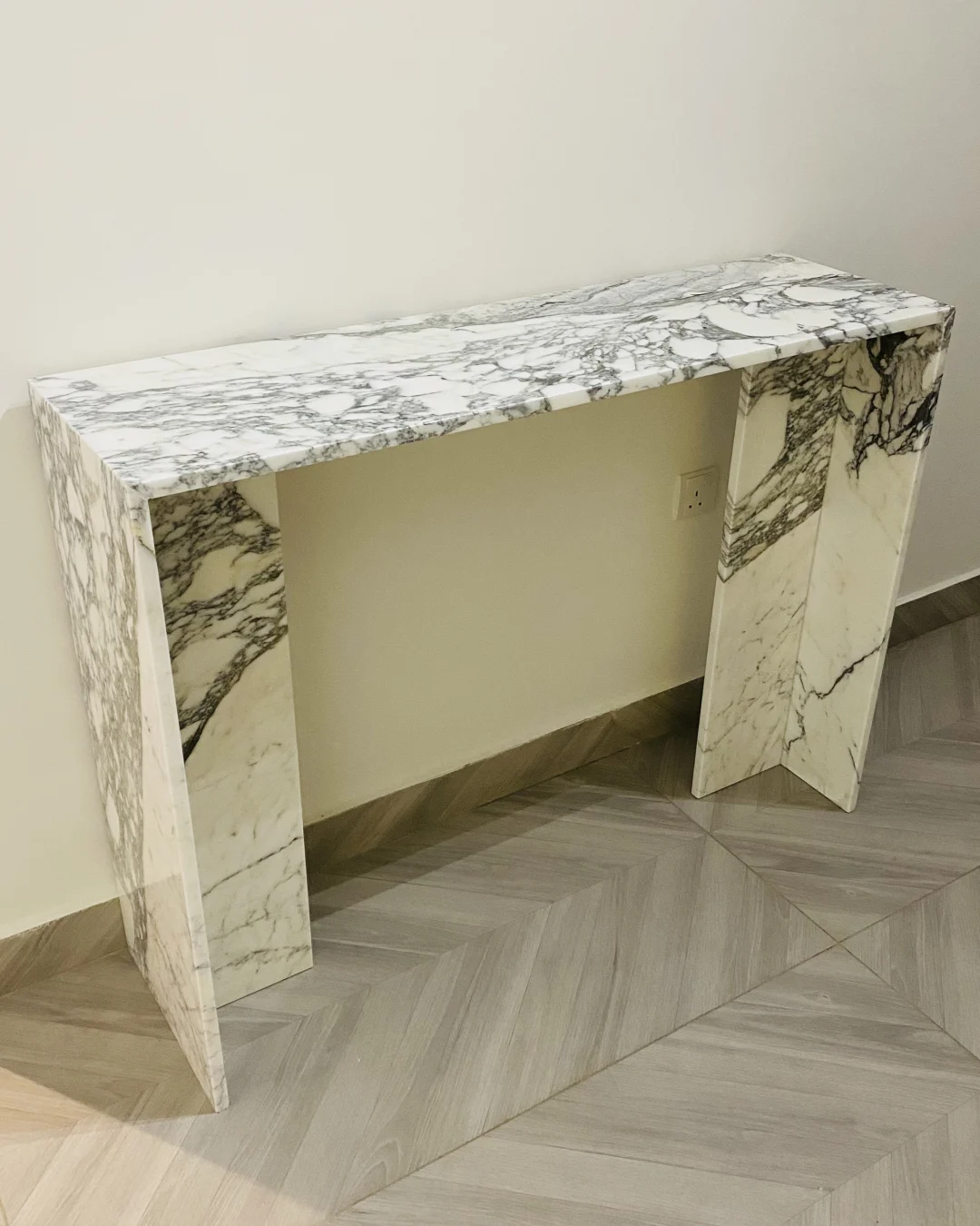 Avara Console Table