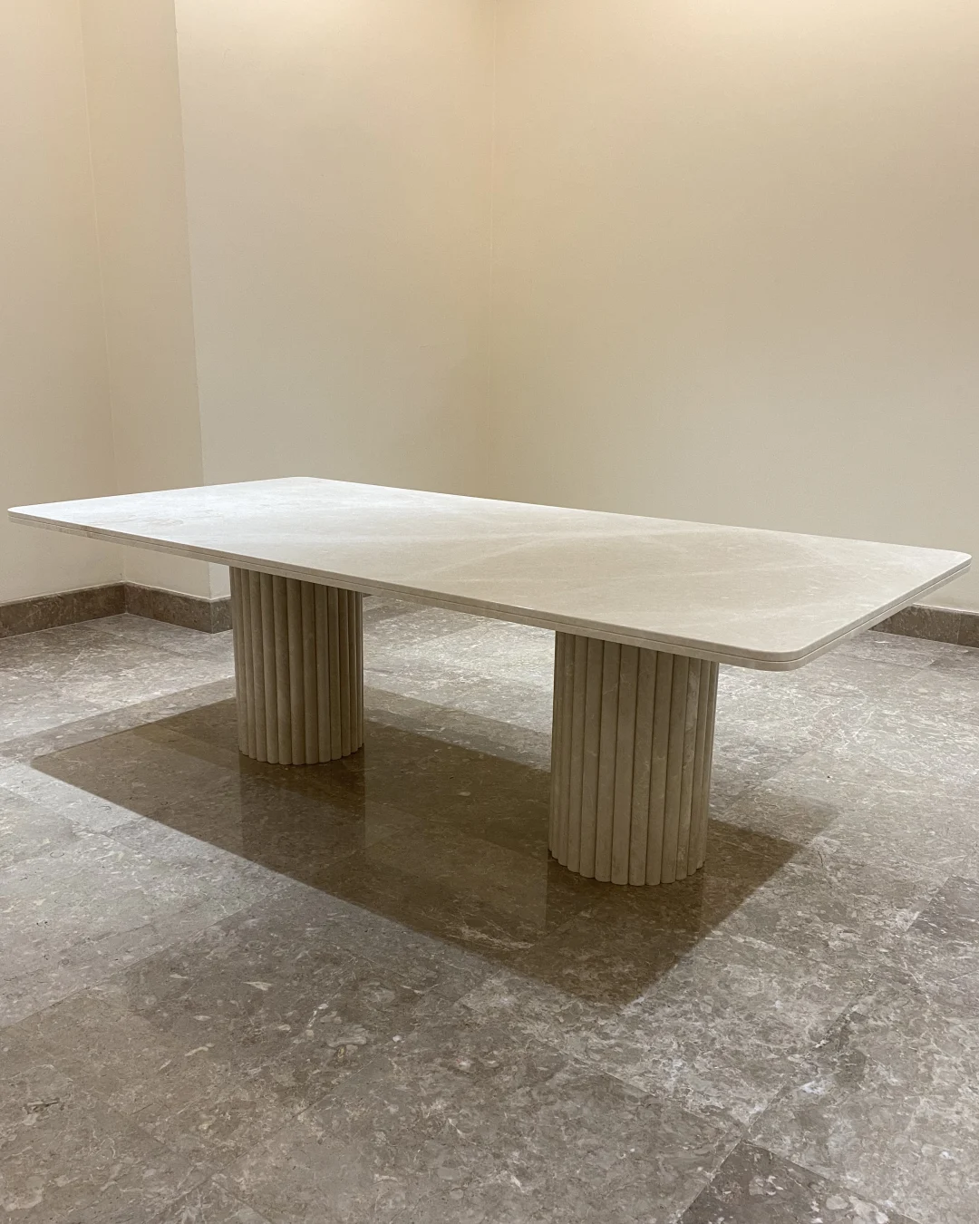 Lunaro Dining Table