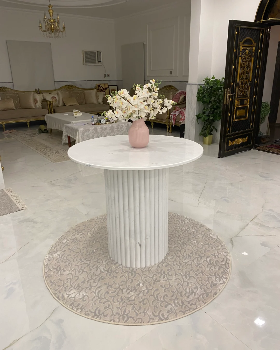 Nova Entrance Table