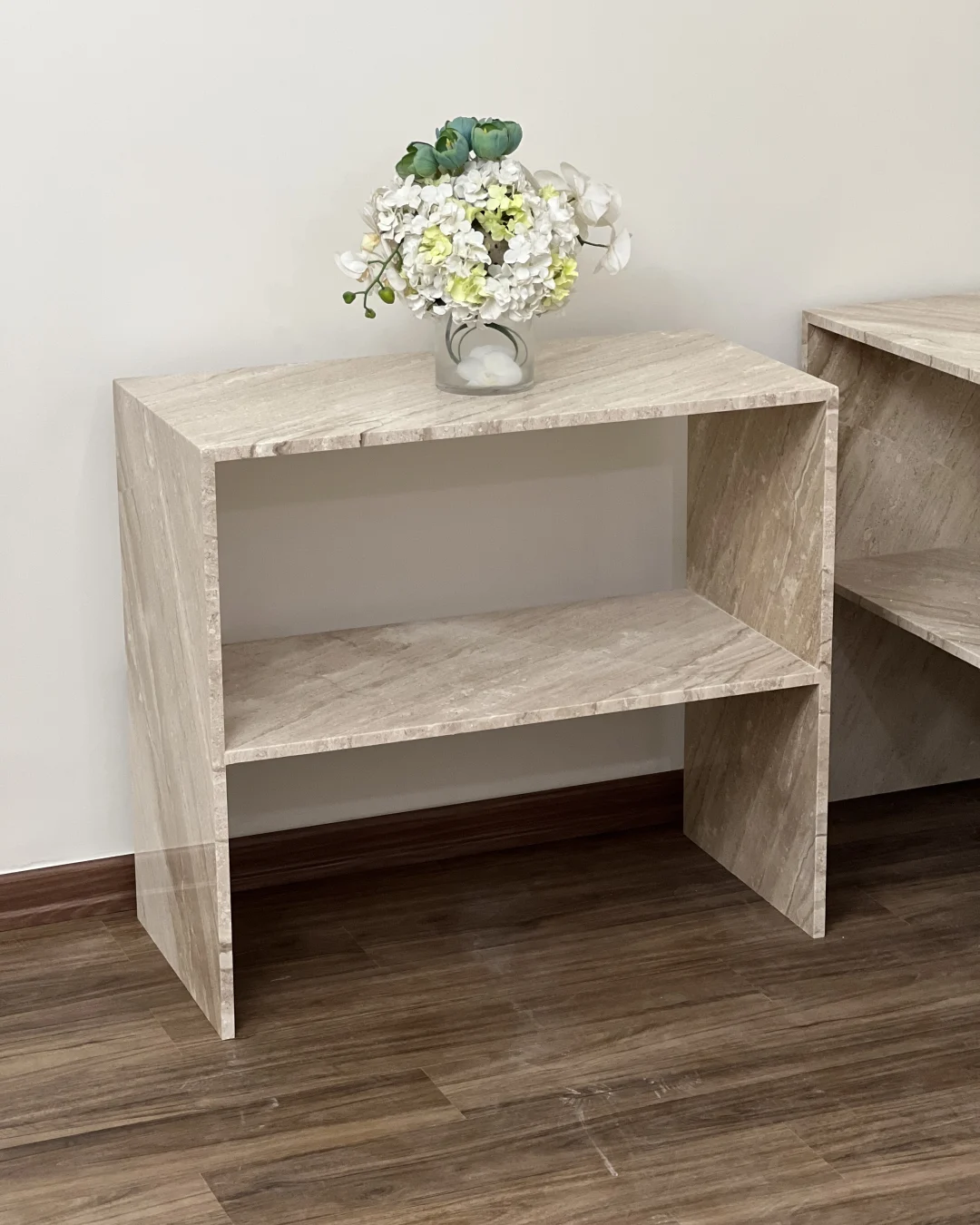 Valora Buffet Table